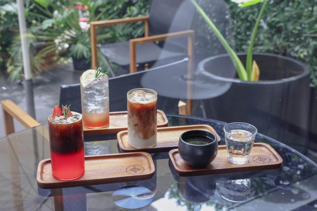 Seekers Finders Rama IV Hotel Surestay Collection By BW Bangkok Exterior photo