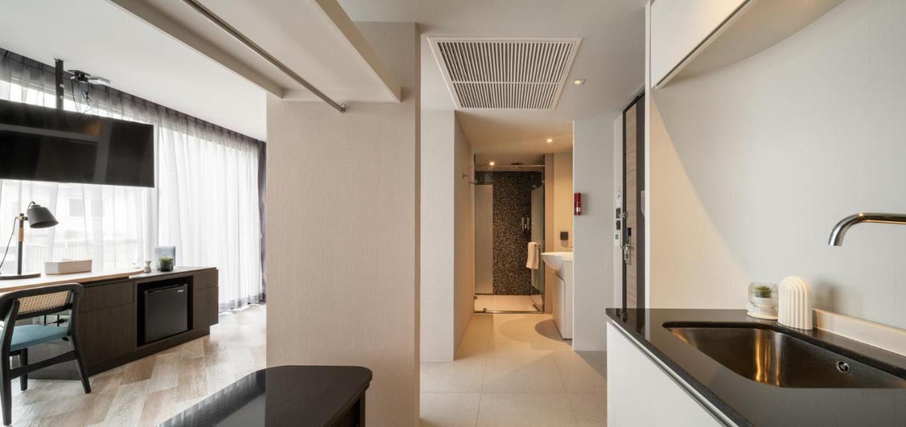 Seekers Finders Rama IV Hotel Surestay Collection By BW Bangkok Exterior photo