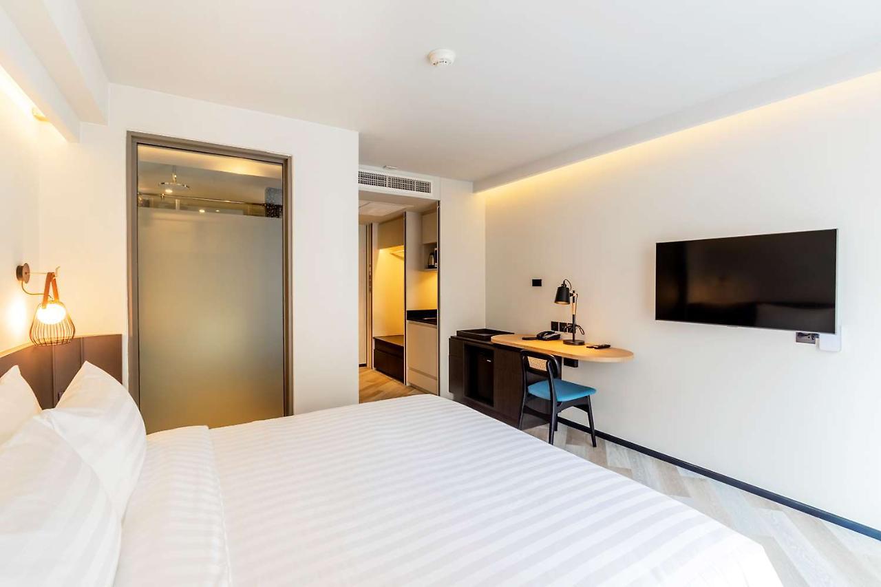 Seekers Finders Rama IV Hotel Surestay Collection By BW Bangkok Exterior photo