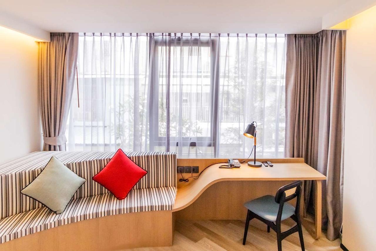 Seekers Finders Rama IV Hotel Surestay Collection By BW Bangkok Exterior photo